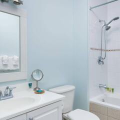 Отель Beach House Turks and Caicos ванная фото 2