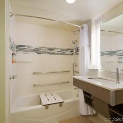 Отель EVEN Hotel Rockville - Washington DC Area США, Роквилль - отзывы, цены и фото номеров - забронировать отель EVEN Hotel Rockville - Washington DC Area онлайн ванная фото 2