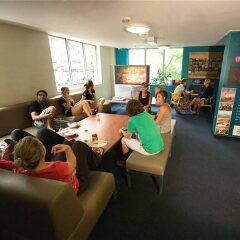 Отель Base Backpackers Brisbane Uptown - Hostel Австралия, Брисбен - отзывы, цены и фото номеров - забронировать отель Base Backpackers Brisbane Uptown - Hostel онлайн парковка