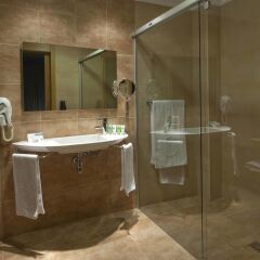 AC Hotel Carlton Madrid by Marriott ванная