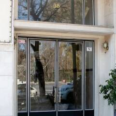 Отель UPSTREET Zeus Temple View 2BD Apt Acropolis-Plaka Греция, Афины - отзывы, цены и фото номеров - забронировать отель UPSTREET Zeus Temple View 2BD Apt Acropolis-Plaka онлайн вид на фасад