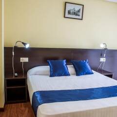 Отель Hostal Hotil Испания, Ла-Корунья - отзывы, цены и фото номеров - забронировать отель Hostal Hotil онлайн комната для гостей