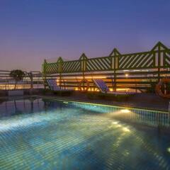 Отель MENA ApartHotel Albarsha бассейн