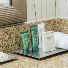 Отель Hilton Los Angeles Airport США, Лос-Анджелес - 10 отзывов об отеле, цены и фото номеров - забронировать отель Hilton Los Angeles Airport онлайн ванная фото 2