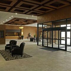 Coast Lethbridge Hotel & Conference Centre интерьер отеля
