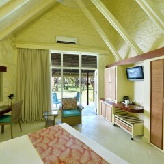 Отель La Pirogue A Sun Resort удобства в номере