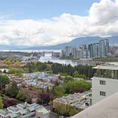 Отель Holiday Inn Vancouver Centre Канада, Ванкувер - отзывы, цены и фото номеров - забронировать отель Holiday Inn Vancouver Centre онлайн балкон