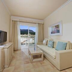 Отель VIVA Cala Mesquida Resort & Spa комната для гостей