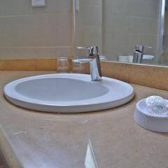 Отель Theo Sunset Bay Holiday Village ванная
