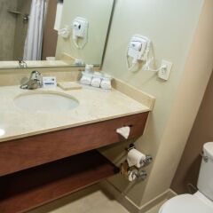 Отель Holiday Inn Express Guadalajara Aeropuerto ванная фото 2