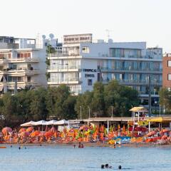 Tropical Hotel пляж