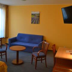 Отель Aparthotel Austria Suites комната для гостей фото 4