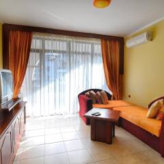 Апартаменты Holiday Apartments Severina Солнечный берег комната для гостей фото 2