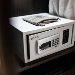 Acoustic Hotel & Spa сейф в номере