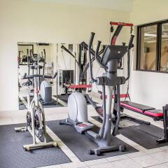 Отель Comfort Inn North Conference Center фитнесс-зал
