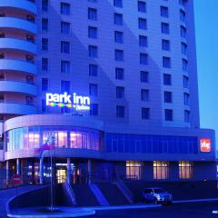 Гостиница Park Inn Астрахань в Астрахани 8 отзывов об отеле, цены и фото номеров - забронировать гостиницу Park Inn Астрахань онлайн вид на фасад