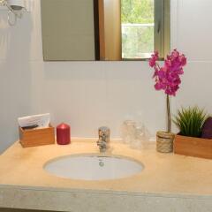Отель Travessera Parc Guell Apartament ванная фото 2