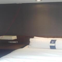 Отель Holiday Inn Express Istanbul Altunizade сейф в номере