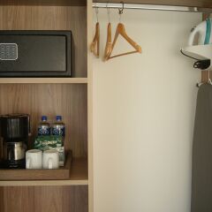 Hotel Velvet Plaza сейф в номере