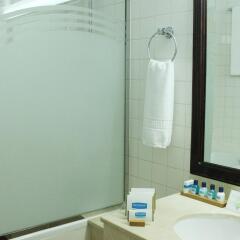 Beach Hotel by Bin Majid Hotels & Resorts ванная