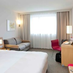 Отель Novotel Zurich City-West Швейцария, Цюрих - 9 отзывов об отеле, цены и фото номеров - забронировать отель Novotel Zurich City-West онлайн комната для гостей фото 2