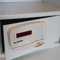 Отель Vtsix Condo Service at View Talay Condo сейф в номере