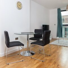 Отель 2 Bedroom Flat With Free Wifi удобства в номере