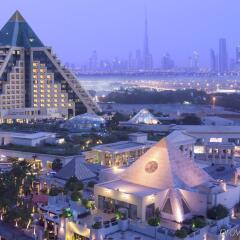 Отель Raffles Dubai городской автобус