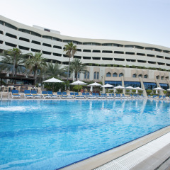 Отель Occidental Sharjah Grand ОАЭ, Шарджа - 8 отзывов об отеле, цены и фото номеров - забронировать отель Occidental Sharjah Grand онлайн бассейн