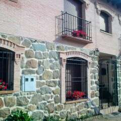 Отель House With 8 Bedrooms in Cenicientos, With Wonderful Mountain View and Furnished Terrace Эль-Баррако вид на фасад