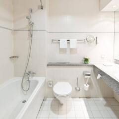 Leonardo Hotel Düsseldorf City Center ванная