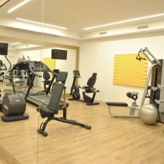 Hotel Plaza фитнесс-зал
