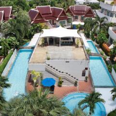 Отель Phunawa Resort бассейн