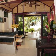Отель Friendship Beach Resort & Atmanjai Wellness Centre интерьер отеля