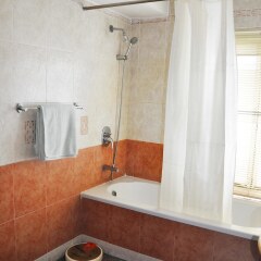 Отель Temple Tiger Thamel Apartment Непал, Катманду - отзывы, цены и фото номеров - забронировать отель Temple Tiger Thamel Apartment онлайн ванная фото 2