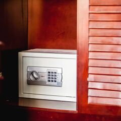 Victory Hotel Нячанг сейф в номере