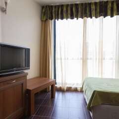 Апартаменты One Bedroom Apartment with Large Balcony комната для гостей