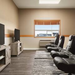 Отель Days Inn & Suites by Wyndham Brooks банкомат