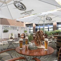 Отель Mercure Hotel München Neuperlach Süd Германия, Мюнхен - 9 отзывов об отеле, цены и фото номеров - забронировать отель Mercure Hotel München Neuperlach Süd онлайн бассейн фото 2