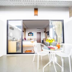 Отель Villa Cha-Cha Krabi Beachfront Resort Таиланд, Краби - отзывы, цены и фото номеров - забронировать отель Villa Cha-Cha Krabi Beachfront Resort онлайн балкон