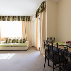 Апартаменты One Bedroom Apartment with Balcony комната для гостей фото 4