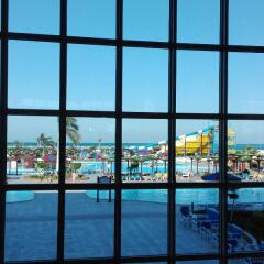 Hawaii Caesar Palace Hotel & Aqua Park - Families and Couples only пляж