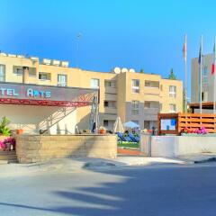 Daphne Hotel Apartments городской автобус