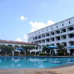 Hotel Lanka Super Corals бассейн