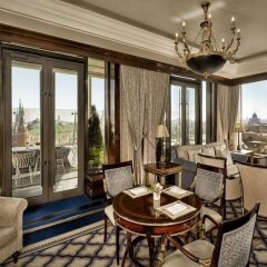Гостиница The Ritz-Carlton, Moscow в Москве - забронировать гостиницу The Ritz-Carlton, Moscow, цены и фото номеров Москва комната для гостей фото 4