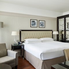 Отель Marriott Opera Ambassador Париж сейф в номере