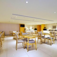 Отель JI Hotel Shanghai Hongqiao Transport Hub Linkong Zone Китай, Шанхай - отзывы, цены и фото номеров - забронировать отель JI Hotel Shanghai Hongqiao Transport Hub Linkong Zone онлайн питание фото 2