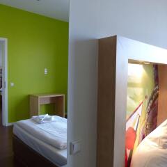 H+ Hotel 4 Youth Berlin Mitte комната для гостей фото 4