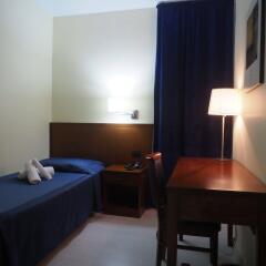 Hotel Montescano Сан-Мартино-Сиккомарио сейф в номере