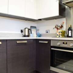 Отель Colourful 1 Bedroom Flat in Haggerston в номере